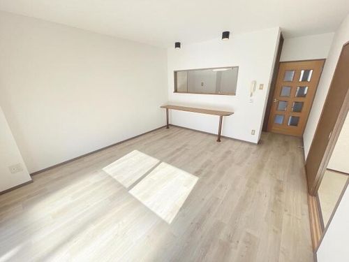 エステート徳重の居間