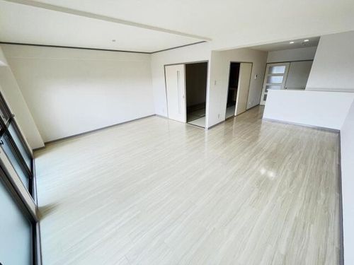 横吹小菅ビルの居間