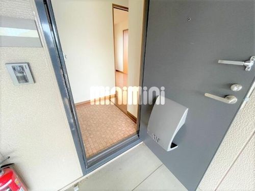 メゾンクレイドルの玄関