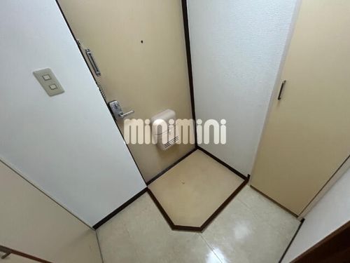 グリーンハイツ東桜の玄関