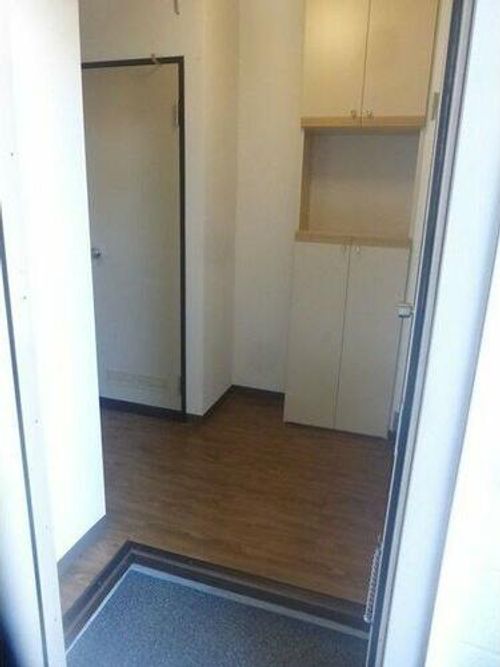 エステイト桐原の玄関