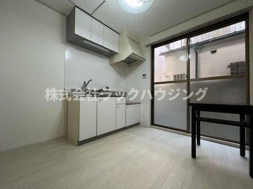大阪府寝屋川市平池町(アパート)の賃貸物件の居間
