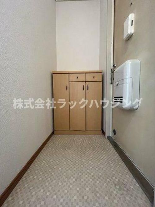 大阪府寝屋川市平池町(アパート)の賃貸物件の玄関