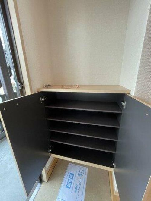 大阪府四條畷市岡山1丁目(アパート)の賃貸物件の玄関