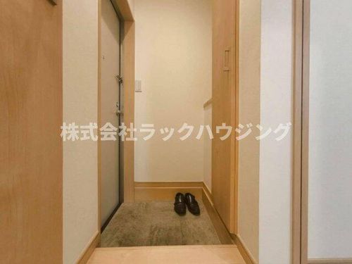 REGALEST 香里園の玄関