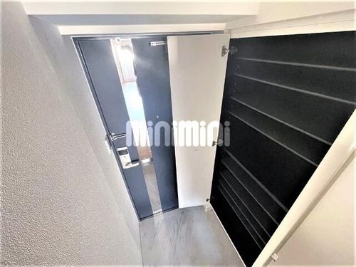 カレント新栄の玄関