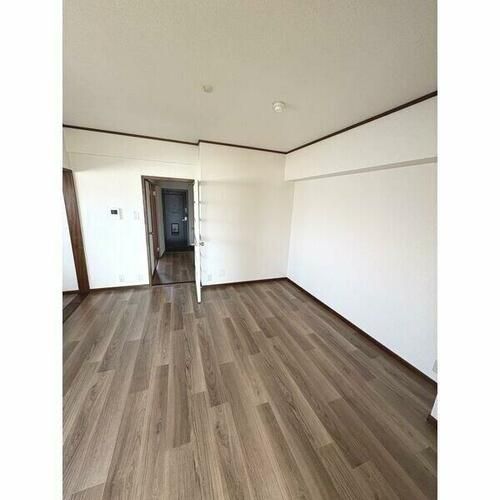 マンション桂の居間