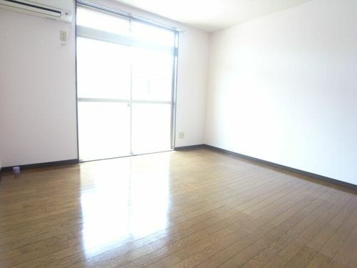 フラッツ砂田の居間