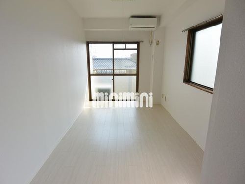 八幡コーポの居間