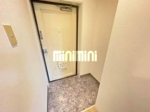 マンションマエダの玄関