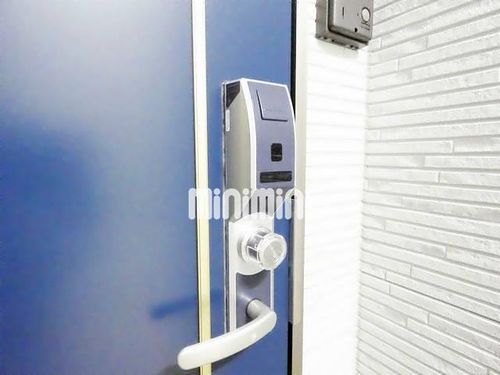 ファルダ不二ヶ丘の玄関