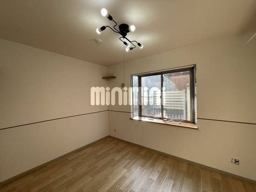 ファルダ不二ヶ丘の居間