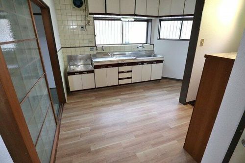 小川マンションの居間