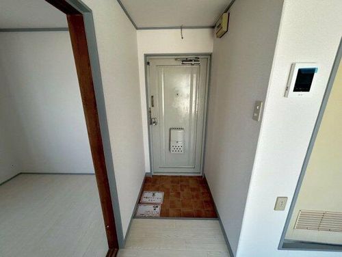 背戸口シティハイツの玄関