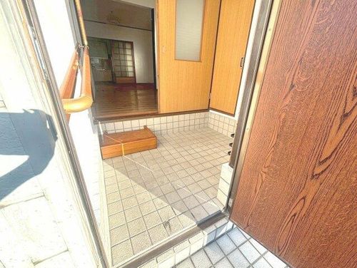 大阪府羽曳野市伊賀6丁目(一戸建)の賃貸物件の玄関