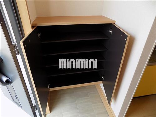 シャルム マノワール Bの玄関