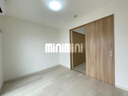 清和マンションの居間