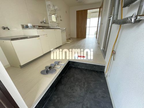 清和マンションの玄関