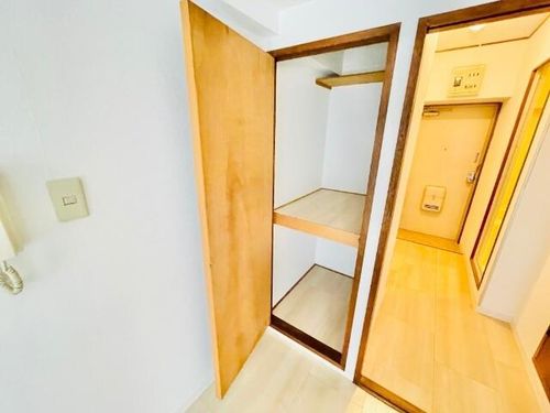 シャトー山田の内装