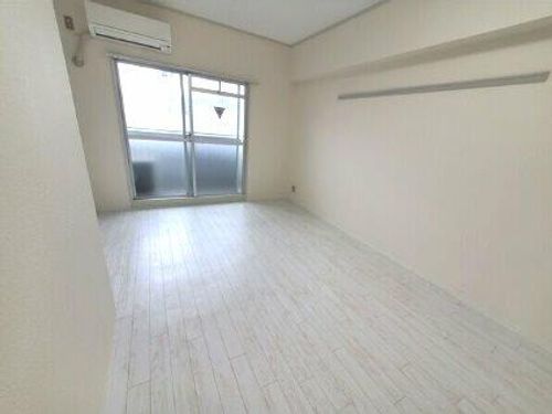 コーポ伊勢山の居間