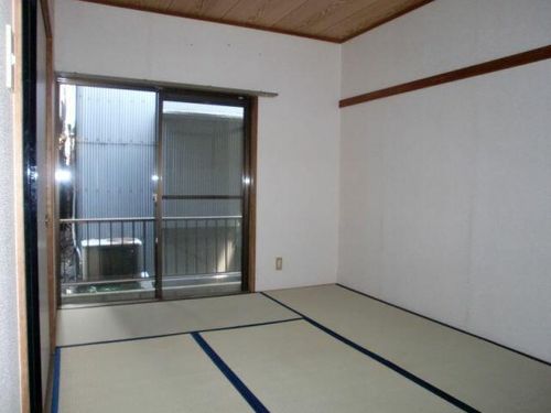 泉楽マンションの居間