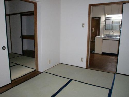 泉楽マンションの居間