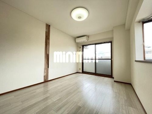 ラ・メゾン・メルヴェイユの居間