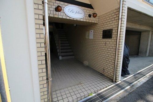 ビーフェリスの玄関