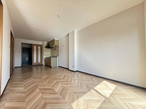 第5グランドハイツ鬼頭の居間