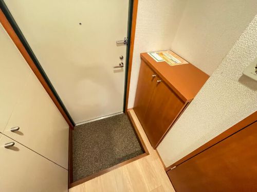 HAPPY FUN 八事石坂の玄関