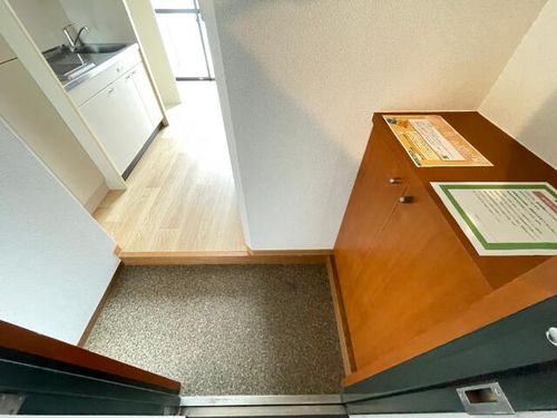 HAPPY FUN 八事石坂の玄関