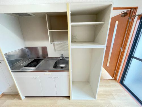 HAPPY FUN 八事石坂の玄関