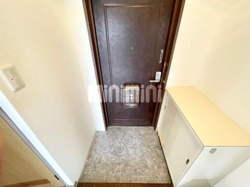 コーポイシカワの玄関