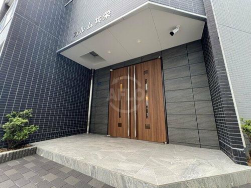カルム共栄の玄関