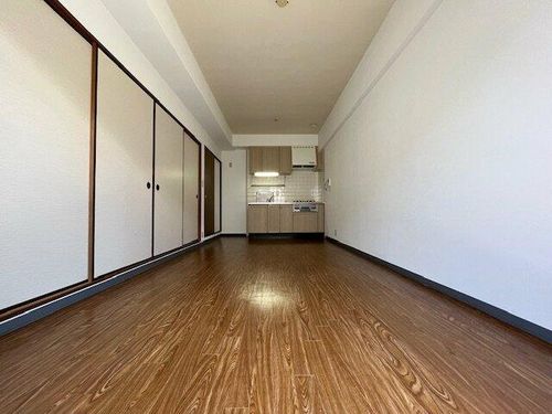 光明池サニーハイツの居間