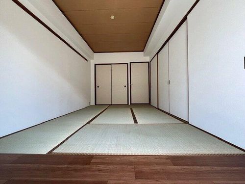 光明池サニーハイツの内装