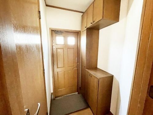 クレストール新城 Cの玄関