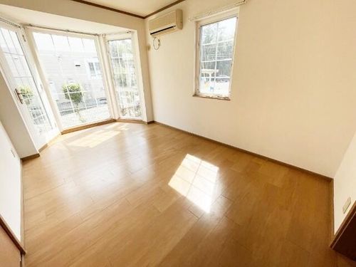 クレストール新城 Cの居間