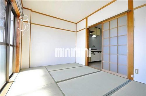 サンハイツ伊福の居間