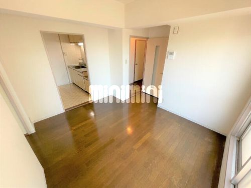 ワイズビルの居間