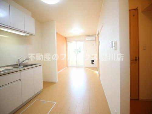 愛知県新城市豊栄(アパート)の賃貸物件の居間