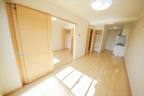 西舞子壱番館の居間