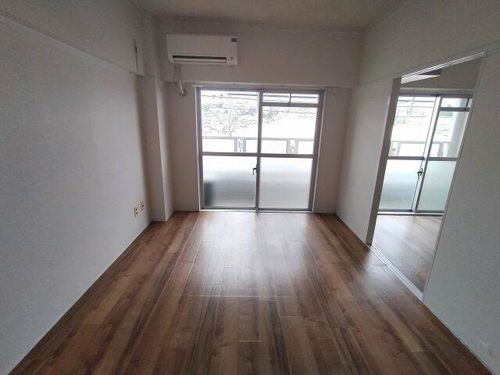 大阪府箕面市半町3丁目(マンション)の賃貸物件の居間