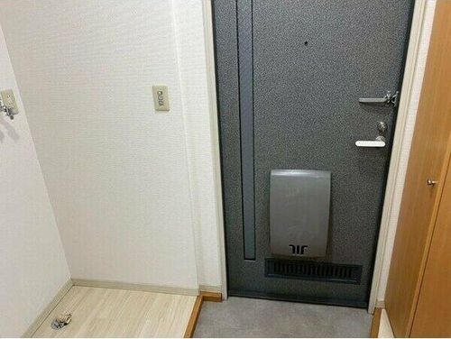 クレアコート東山 B棟の玄関