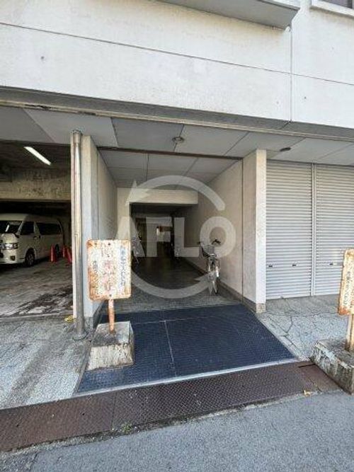 市岡グランドビルの玄関