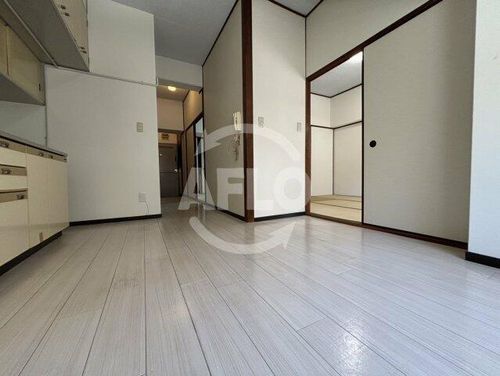 市岡グランドビルの居間