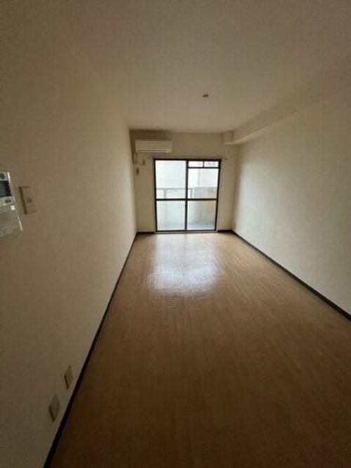 メゾン三田赤坂の居間