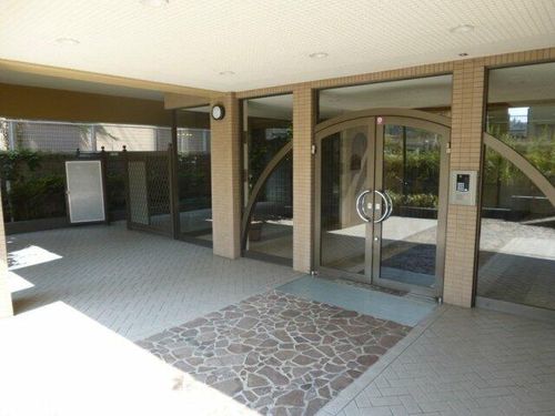 メゾン三田赤坂の玄関