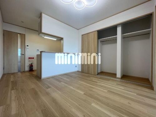 リノア 寿203の居間