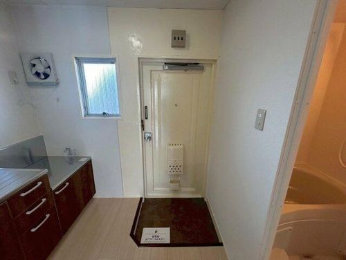 マンション太平6号館の玄関